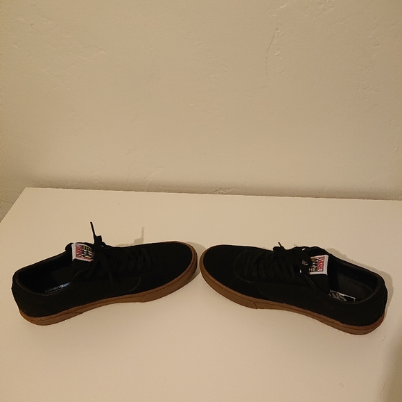 Vans - Picture 3 of 3